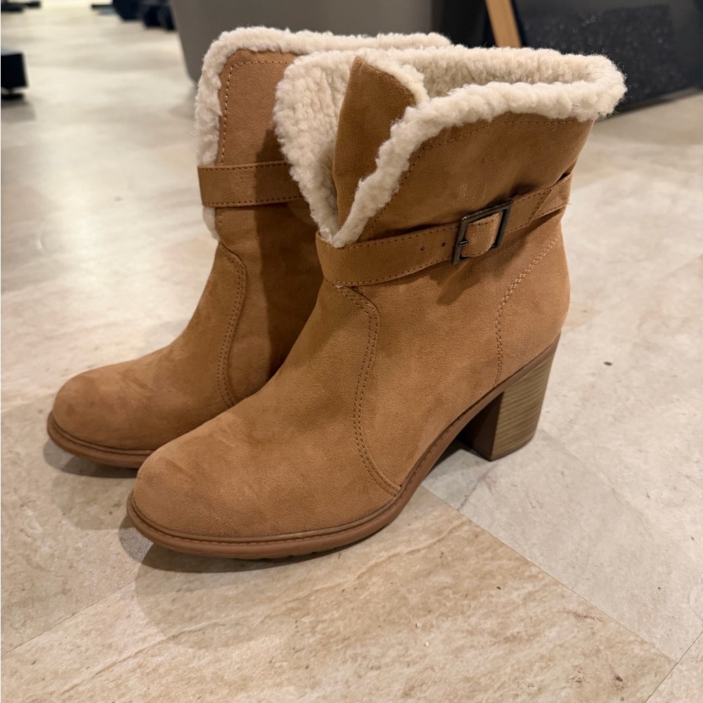 American Eagle Tan Ankle Boots with Faux Fur Lining